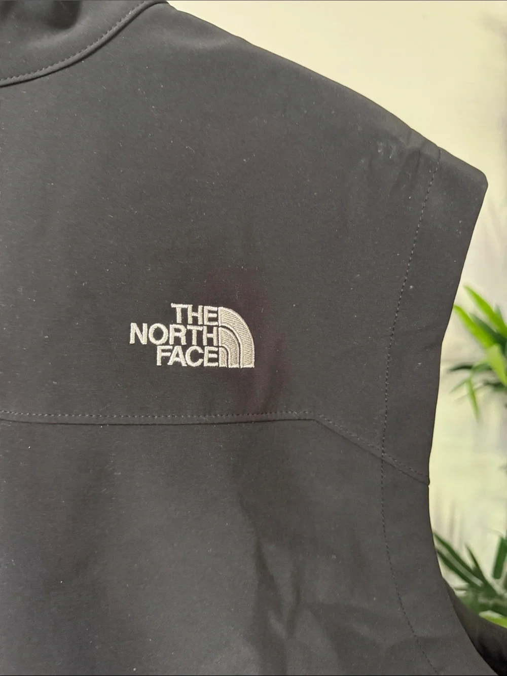 The North Face Black Softshell Men’s Vest EUC XXL